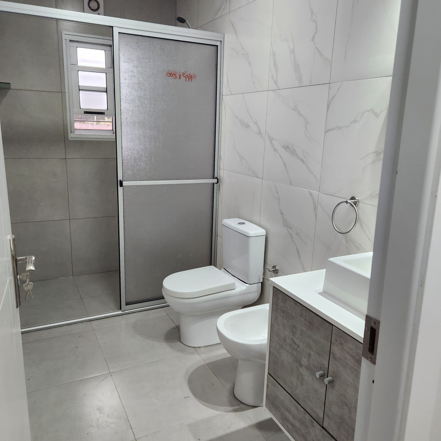 baño y ducha en casa container Uruguay