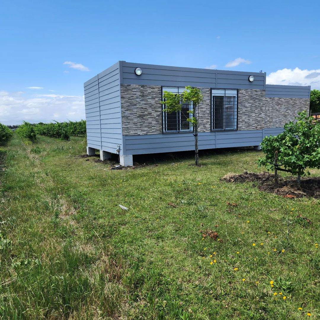 Fachadad de una casa container en Uruguay